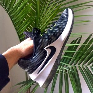 NIKE AIRMAX INFURIATE